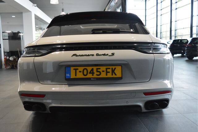 Porsche PANAMERA Sport Turismo 4.0 Turbo S E-Hybrid pano Burmester Softclose !!
