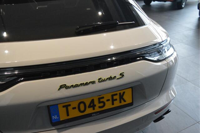 Porsche PANAMERA Sport Turismo 4.0 Turbo S E-Hybrid pano Burmester Softclose !!