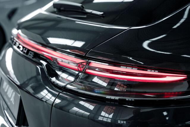 Porsche PANAMERA Sport Turismo 2.9 4 E-Hybrid Platinum Edition | Turbo Design Velgen | Head-Up Display | Massage |