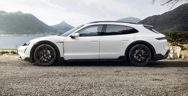 Porsche Taycan Cross Turismo 4
