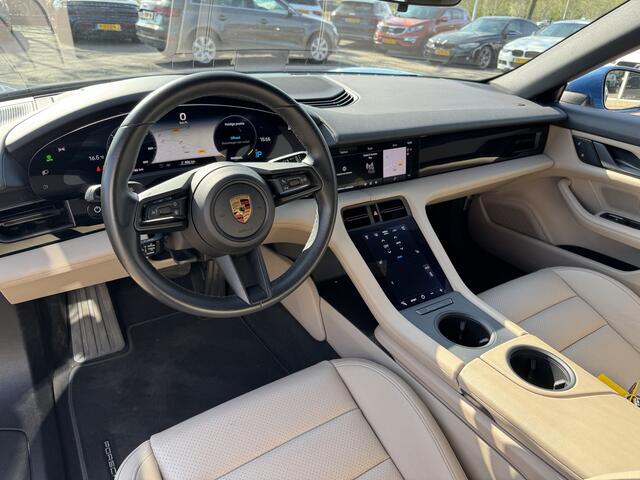 Porsche Taycan Performance Accu Plus 84 kWh / 360Camera / Head-up / Luchtvering / 20'' / Achterasbesturing / Leder / Porsche InnoDrive / Keyless / Navigatie / Stoelverwarming / Warmtepomp / ACC
