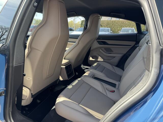 Porsche Taycan Performance Accu Plus 84 kWh / 360Camera / Head-up / Luchtvering / 20'' / Achterasbesturing / Leder / Porsche InnoDrive / Keyless / Navigatie / Stoelverwarming / Warmtepomp / ACC