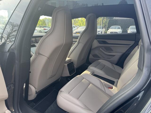 Porsche Taycan Cross Turismo 4S 79 kWh / Panoramadak / Camera / Passenger display / Luchtvering / 20'' / Leder / Stuurverwarming / ACC / DAB