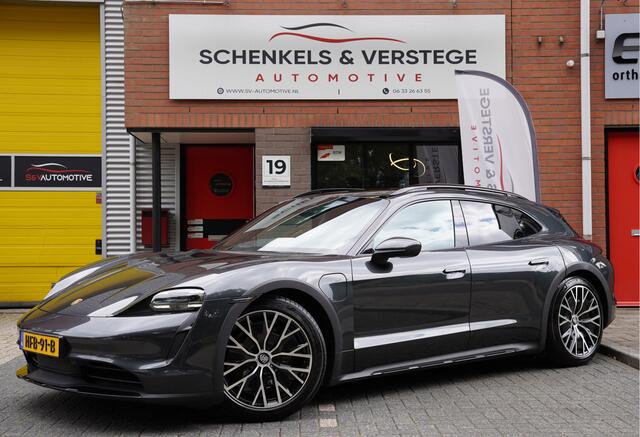 Porsche Taycan Cross Turismo 4 93 kWh / Glas dak / Luchtvering / Blackpack
