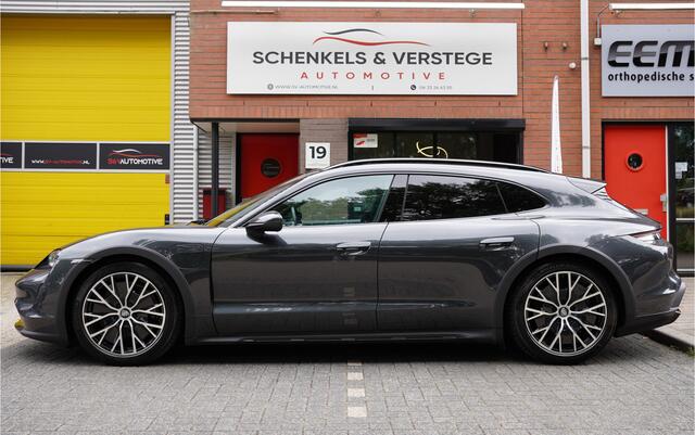Porsche Taycan Cross Turismo 4 93 kWh / Glas dak / Luchtvering / Blackpack