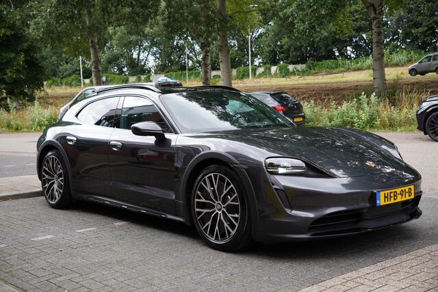 Porsche Taycan Cross Turismo 4 93 kWh / Glas dak / Luchtvering / Blackpack