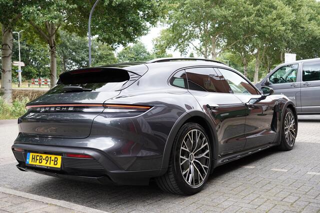 Porsche Taycan Cross Turismo 4 93 kWh / Glas dak / Luchtvering / Blackpack