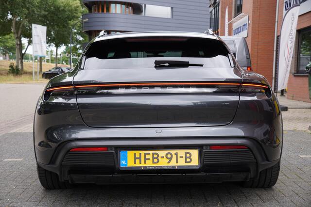 Porsche Taycan Cross Turismo 4 93 kWh / Glas dak / Luchtvering / Blackpack