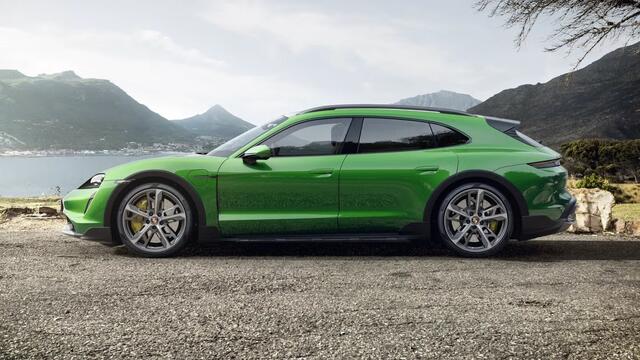 Porsche Taycan Turbo S Cross Turismo