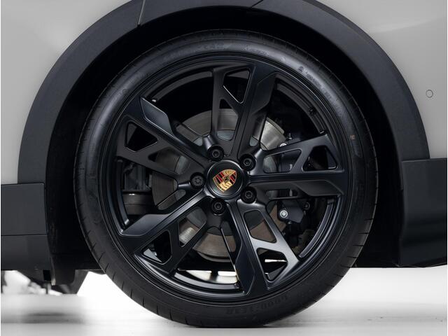 Porsche Taycan 4 Cross Turismo