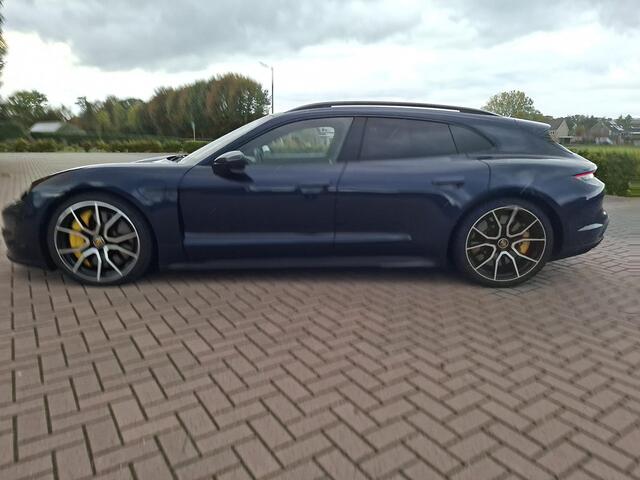 Porsche Taycan Sport Turismo Turbo S 93 kWh 761pk | Burmester | Keramische remmen | Volleder | HUD | SportChrono | Panodak | Bijrijdersdispay | PDCC | Stoelventilatie | 5-pers | SportDesign | InnoDrive| Carbon in/exterieur | Etc.. 247300 nw prijs (Org NL)