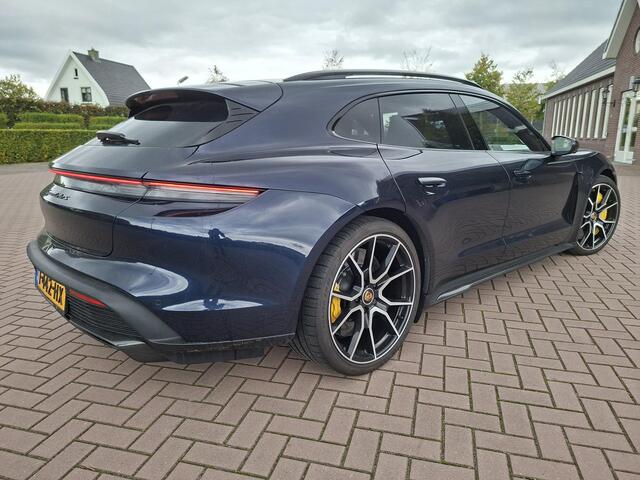 Porsche Taycan Sport Turismo Turbo S 93 kWh 761pk | Burmester | Keramische remmen | Volleder | HUD | SportChrono | Panodak | Bijrijdersdispay | PDCC | Stoelventilatie | 5-pers | SportDesign | InnoDrive| Carbon in/exterieur | Etc.. 247300 nw prijs (Org NL)