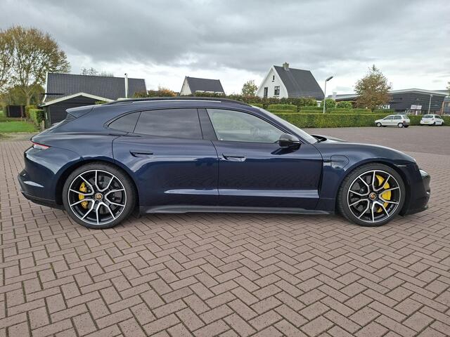 Porsche Taycan Sport Turismo Turbo S 93 kWh 761pk | Burmester | Keramische remmen | Volleder | HUD | SportChrono | Panodak | Bijrijdersdispay | PDCC | Stoelventilatie | 5-pers | SportDesign | InnoDrive| Carbon in/exterieur | Etc.. 247300 nw prijs (Org NL)