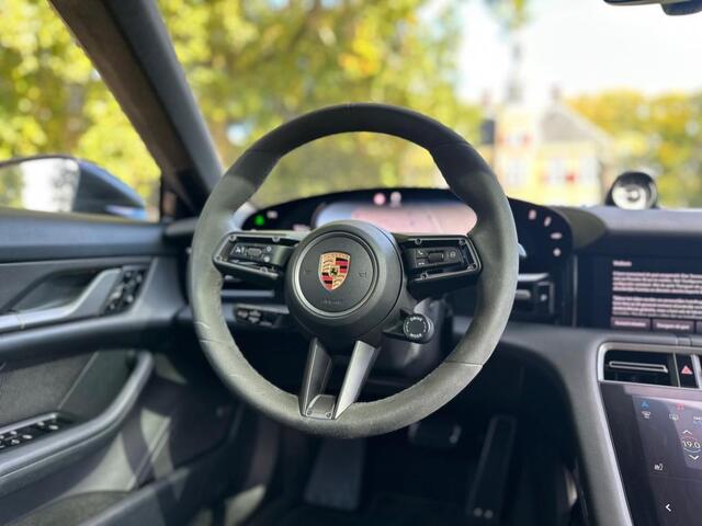 Porsche Taycan Turbo S | Alcantara | Keramisch | Sport Chrono | Pano |