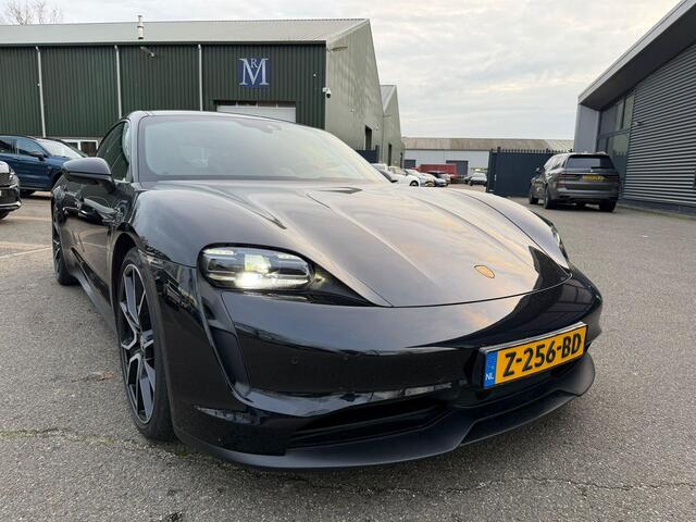 Porsche Taycan Performance 84 kWh VAN: 68.900,- VOOR: 64.440,- UW EINDEJAARSVOORDEEL: 4.460,- EURO | ADAPT. CRUISE | DODE HOEK HERKENNING | SPORTCHRONO | HEAD UP | WARMTEPOMP | DIRECT LEVERBAAR NET PORSCHE ONDERHOUD GEHAD |