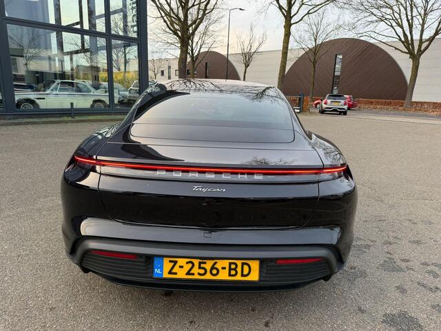 Porsche Taycan Performance 84 kWh VAN: 68.900,- VOOR: 64.440,- UW EINDEJAARSVOORDEEL: 4.460,- EURO | ADAPT. CRUISE | DODE HOEK HERKENNING | SPORTCHRONO | HEAD UP | WARMTEPOMP | DIRECT LEVERBAAR NET PORSCHE ONDERHOUD GEHAD |