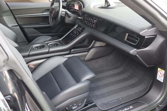 Porsche Taycan Cross Turismo Turbo S **Nieuwprijs ¤ 202.452.-** Carbon I Keramisch I Sport Chrono