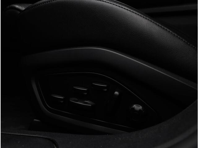 Porsche Taycan Performance 84 kWh Sport Chrono | Panodak | Sportstoelen | Warmtepomp