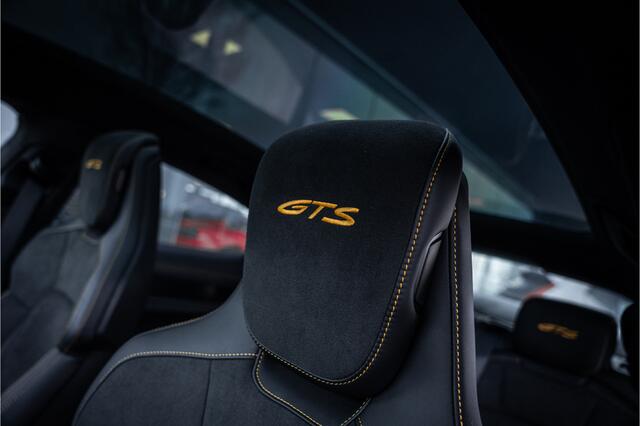 Porsche Taycan GTS 93 kWh ** PCCB ** PDLS+ ** HUD ** Panodak ** Sport Design Carbon ** 4WS NP 190K ** Rijbereik tot 504km (WLTP)