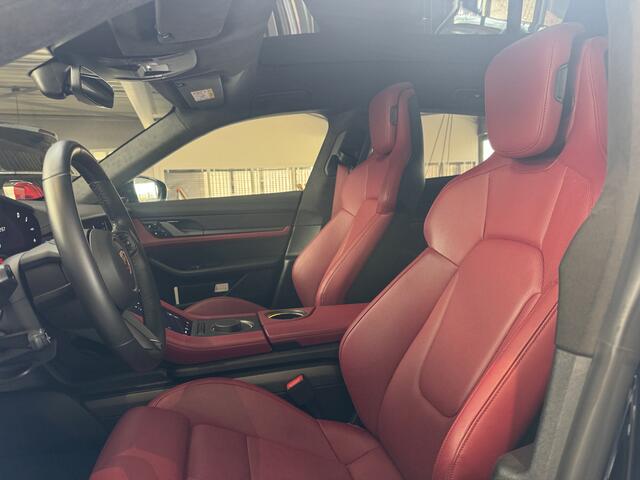 Porsche Taycan Cross Turismo Turbo S 93 kWh / Panoramadak / 360Camera / Head-up / Passenger Display / Luchtvering / 21'' / Bose / Keyless / Sportdesign+Chrono / Stoelventilatie+Verwarming / Stuurverwarming / Dodehoek / DAB / ACC