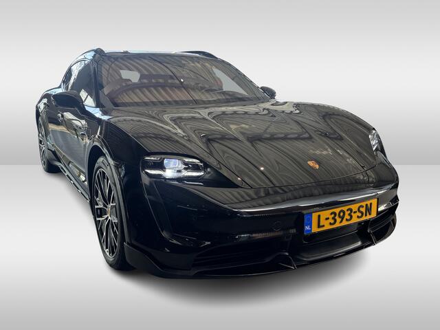 Porsche Taycan Cross Turismo Turbo S 93 kWh / Panoramadak / 360Camera / Head-up / Passenger Display / Luchtvering / 21'' / Bose / Keyless / Sportdesign+Chrono / Stoelventilatie+Verwarming / Stuurverwarming / Dodehoek / DAB / ACC
