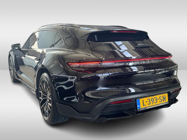 Porsche Taycan Cross Turismo Turbo S 93 kWh / Panoramadak / 360Camera / Head-up / Passenger Display / Luchtvering / 21'' / Bose / Keyless / Sportdesign+Chrono / Stoelventilatie+Verwarming / Stuurverwarming / Dodehoek / DAB / ACC