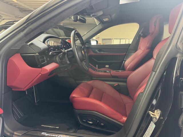 Porsche Taycan Cross Turismo Turbo S 93 kWh / Panoramadak / 360Camera / Head-up / Passenger Display / Luchtvering / 21'' / Bose / Keyless / Sportdesign+Chrono / Stoelventilatie+Verwarming / Stuurverwarming / Dodehoek / DAB / ACC