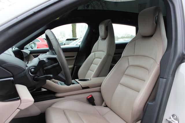 Porsche Taycan Sport Turismo 4S 93 kWh / Panoramadak / 360Camera / Head-up / Accu Performance+ / 21'' / Achterasbesturing / Luchtvering / Keyless / Stoel+Stuurverwarming / DAB / ACC