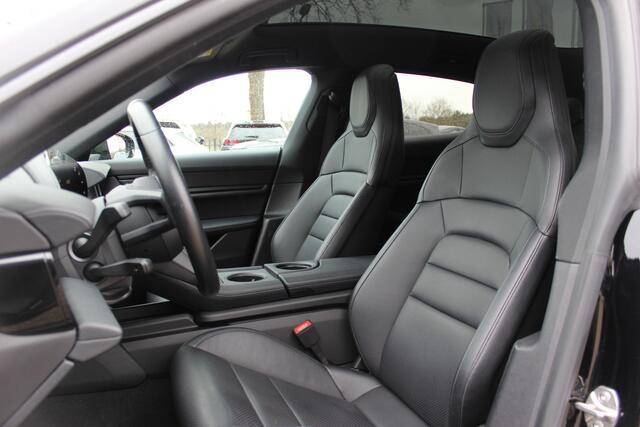 Porsche Taycan Cross Turismo 4 93 kWh / Panoramadak / Camera / Passenger Display / Nachtzicht / 20'' / Bose / Stuur+Stoelverwarming / DAB / Cruise Control