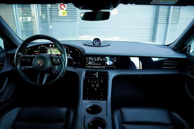 Porsche Taycan Performance 84 kWh / Pano / Warmtepomp / Bose / Luchtvering / 21''