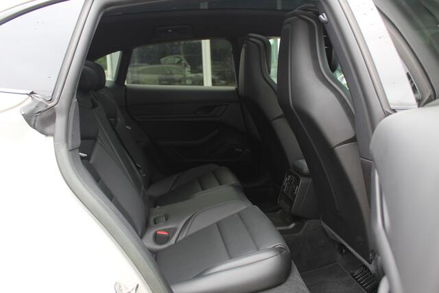 Porsche Taycan Cross Turismo 4 93 kWh / Panoramadak / 360Camera / Sportchrono / 20'' / Leder / Luchtvering / Stoelverwarming / DAB / Cruise Control