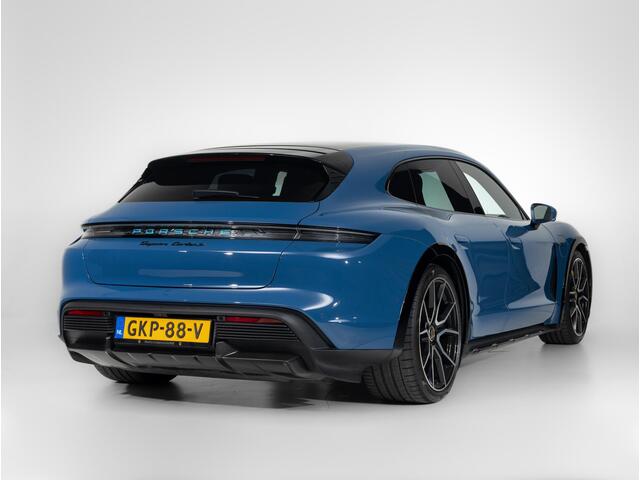 Porsche Taycan Turbo S Cross Turismo