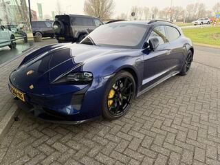 porsche-taycan-sport-turismo-gts-93