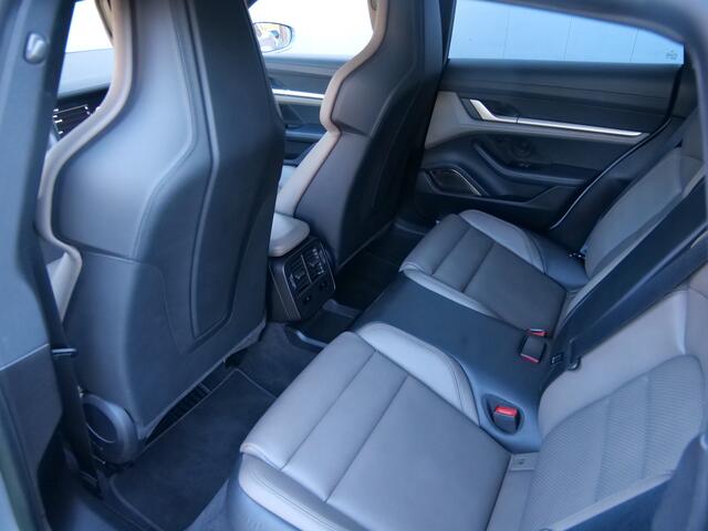 Porsche Taycan Cross Turismo 4S 93 kWh 490 Pk Automaat Navi / DAB / Leer / Camera's / Apple Carplay / Stoelverwarming / Chrono pakket / Pano-dak