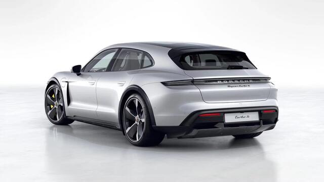 Porsche Taycan Turbo S Cross Turismo