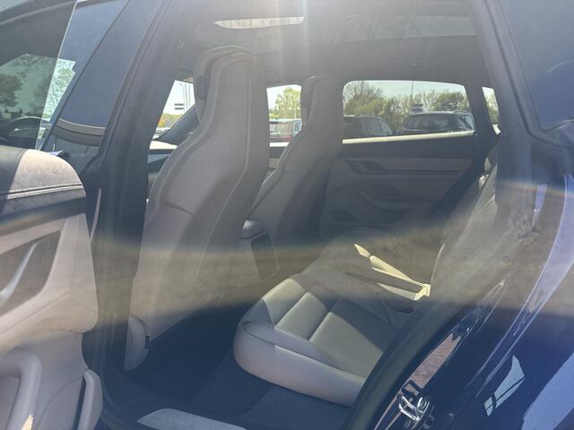 Porsche Taycan Cross Turismo 93 kWh / SOH 93,7% / Panoramadak / 360Camera / Luchtvering / Sportchrono / 20'' / Warmtepomp / Stoelverwarming 4x / DAB / CarPlay / Cruise Control