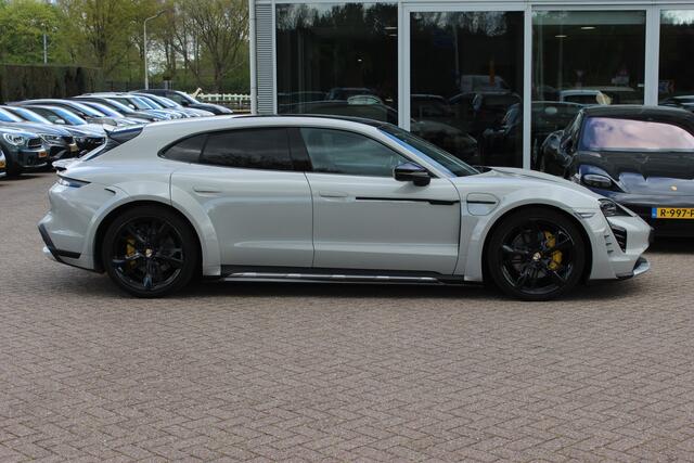 Porsche Taycan Cross Turismo 4 93 kWh / SoH 92,2% / Panoramadak / 360Camera / Passenger Display / Adaptieve Stoelen / Luchtvering / 21'' / Bose / Keyless / Sportchrono / Stoelventilatie / Stoelverwarming 4x / DAB / Cruise Control