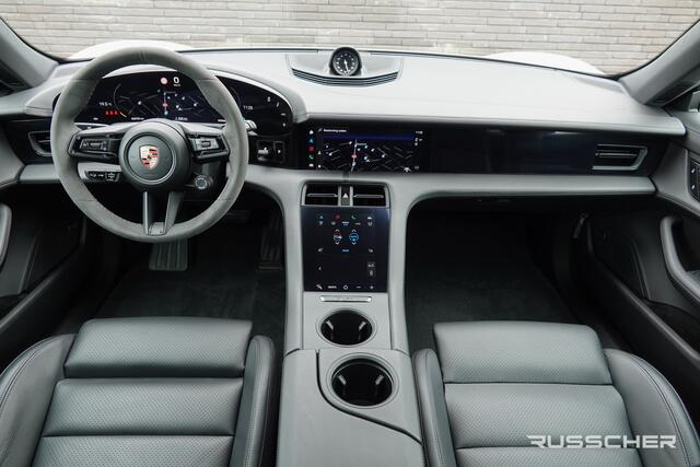 Porsche Taycan Cross Turismo 276Pk | 4WD | Luchtvering | Panoramadak | Warmtepomp | 360° Camera | 21'' | Krijt grijs