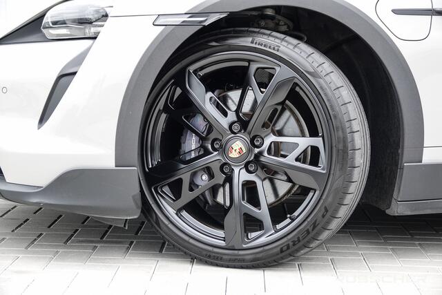 Porsche Taycan Cross Turismo 276Pk | 4WD | Luchtvering | Panoramadak | Warmtepomp | 360° Camera | 21'' | Krijt grijs