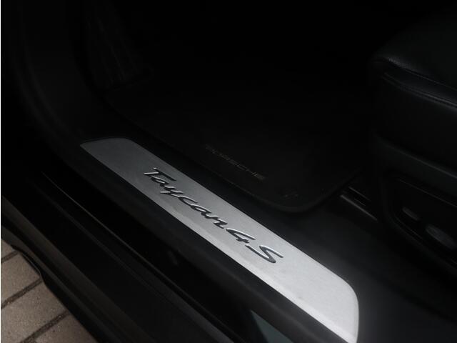 Porsche Taycan Cross Turismo 4S 93 kWh | Pano | Luchtvering | Sport Chrono | HUD | 21" GTS