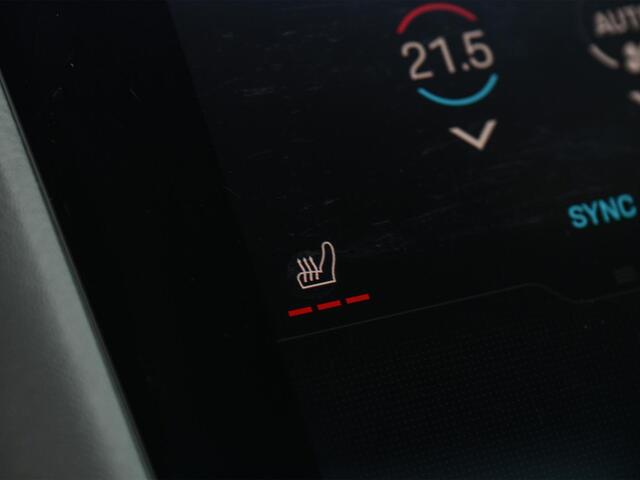 Porsche Taycan Performance 84 kWh | NL Auto | Panoramadak | 360 Camera | Bose | Memory Seats | Stoel + Stuurverwarming | Ambiance Interieur |