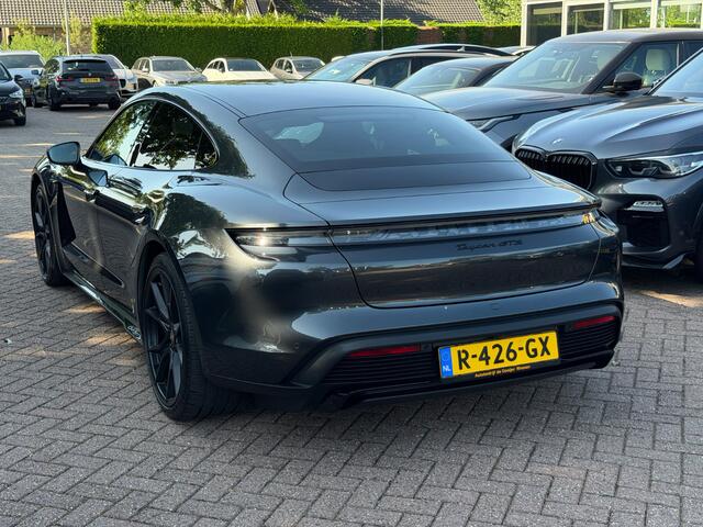 Porsche Taycan GTS 93 kWh / SoH 91,6% / Panoramadak / 360Camera / Head-up / Passenger Display / Achterasbesturing / Keyless / Bose / 21'' / Luchtvering / Sportdesign+Chrono / Matrix LED / Carbon intr. / Innodrive