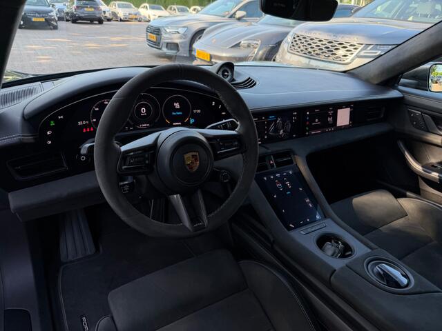 Porsche Taycan GTS 93 kWh / SoH 91,6% / Panoramadak / 360Camera / Head-up / Passenger Display / Achterasbesturing / Keyless / Bose / 21'' / Luchtvering / Sportdesign+Chrono / Matrix LED / Carbon intr. / Innodrive