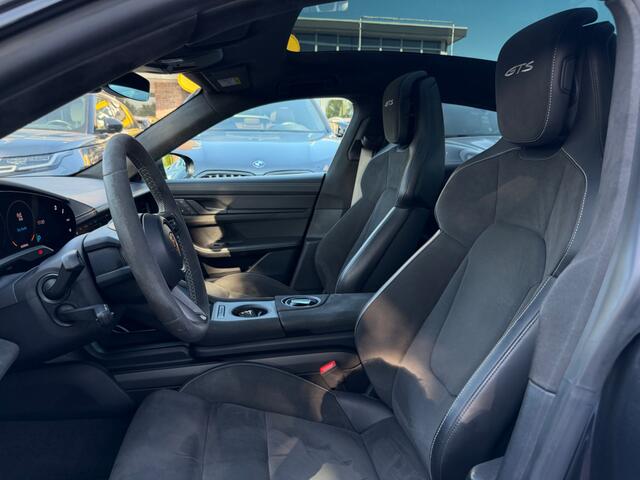 Porsche Taycan GTS 93 kWh / SoH 91,6% / Panoramadak / 360Camera / Head-up / Passenger Display / Achterasbesturing / Keyless / Bose / 21'' / Luchtvering / Sportdesign+Chrono / Matrix LED / Carbon intr. / Innodrive