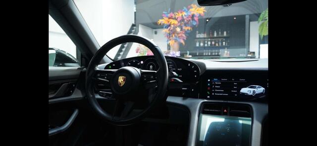 Porsche Taycan Performance 84 kWh 381 pk | NL-Auto | BOSE | Pano | 360 gr.camera | Stoelverwarming