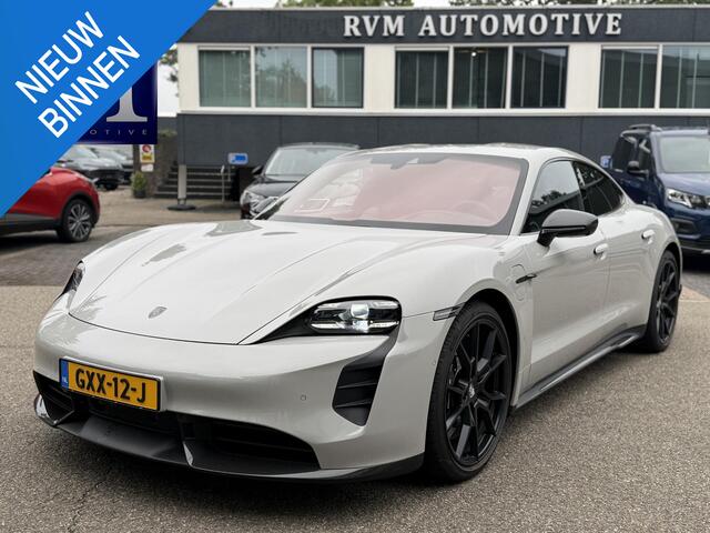 Porsche Taycan Turbo 93 kWh SOH 91% | SPORT CHRONO | HEAD-UP | CARBON PAKKET | ALCANTARA STOELEN + HEMEL | DUAL SCHERM | KERAMISCHE REMMEN | BURMESTER PREMIUM AUDIO | STOELVERWARMING + STUURWIELVERWARMING | STOELVENTILATIE | MEMORY SEATS | PORSCHE DEALER ONDERHOUDEN | 360° CAMERA | VERKEERT IN NIEUWSTAAT | ALL-IN PRIJS | 12 MAANDEN BOVAG GARANTIE