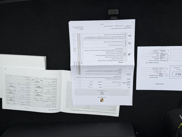 Porsche Taycan Turbo 93 kWh SOH 91% | SPORT CHRONO | HEAD-UP | CARBON PAKKET | ALCANTARA STOELEN + HEMEL | DUAL SCHERM | KERAMISCHE REMMEN | BURMESTER PREMIUM AUDIO | STOELVERWARMING + STUURWIELVERWARMING | STOELVENTILATIE | MEMORY SEATS | PORSCHE DEALER ONDERHOUDEN | 360° CAMERA | VERKEERT IN NIEUWSTAAT | ALL-IN PRIJS | 12 MAANDEN BOVAG GARANTIE