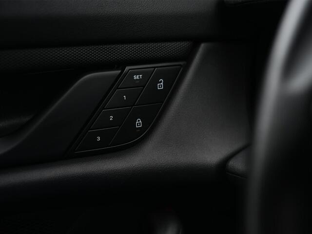 Porsche Taycan Sport Turismo 79 kWh | NL-Auto | 18-Wegs Memory Seats | Luchtvering | Adaptive Cruise | BOSE | Camera | Stoelverwarming | Ambiance Verlichting |