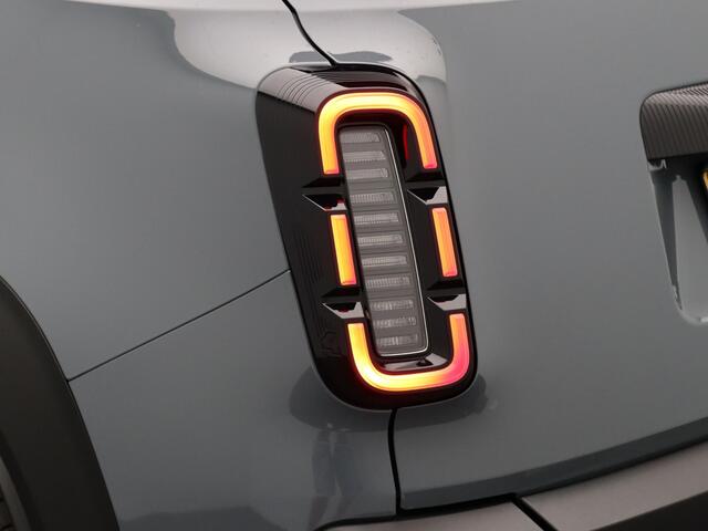 Renault 4 comfort range techno 52 kWh | Vijf jaar garantie | Stoel- en stuurwielverwarming | All season banden |