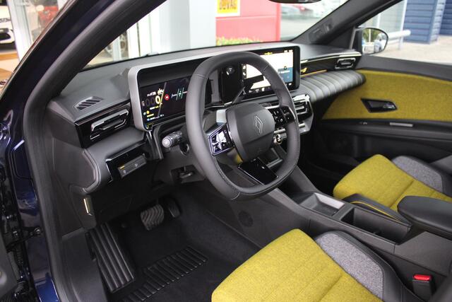 Renault 5 150PK COMFORT RANGE ICONIC CINQ 52 kWh **NIEUW** | NAVIGATIE SYSTEEM MET GOOGLE INTERGRATIE | HARMAN KARDON PREMIUM AUDIO | FULL LED KOPLAMPEN MET MICRO-OPTICS EN FRANSE VLAG | 10"R-LINK MULTIMEDIA | 18"GRONO LICHTMETALEN VELGEN | TWO-TONE CAROSSERIE KLEU